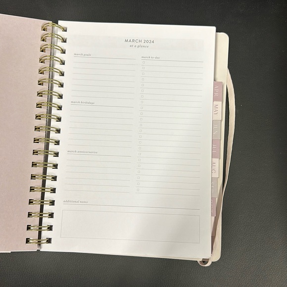 Brand new Paper Source 2024 12 month Planner - Picture 4 of 8